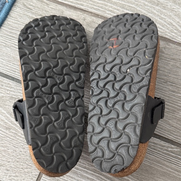 Birkenstock Gizeh Black Leather Thong Cork Buckle Sandals - Picture 7 of 7